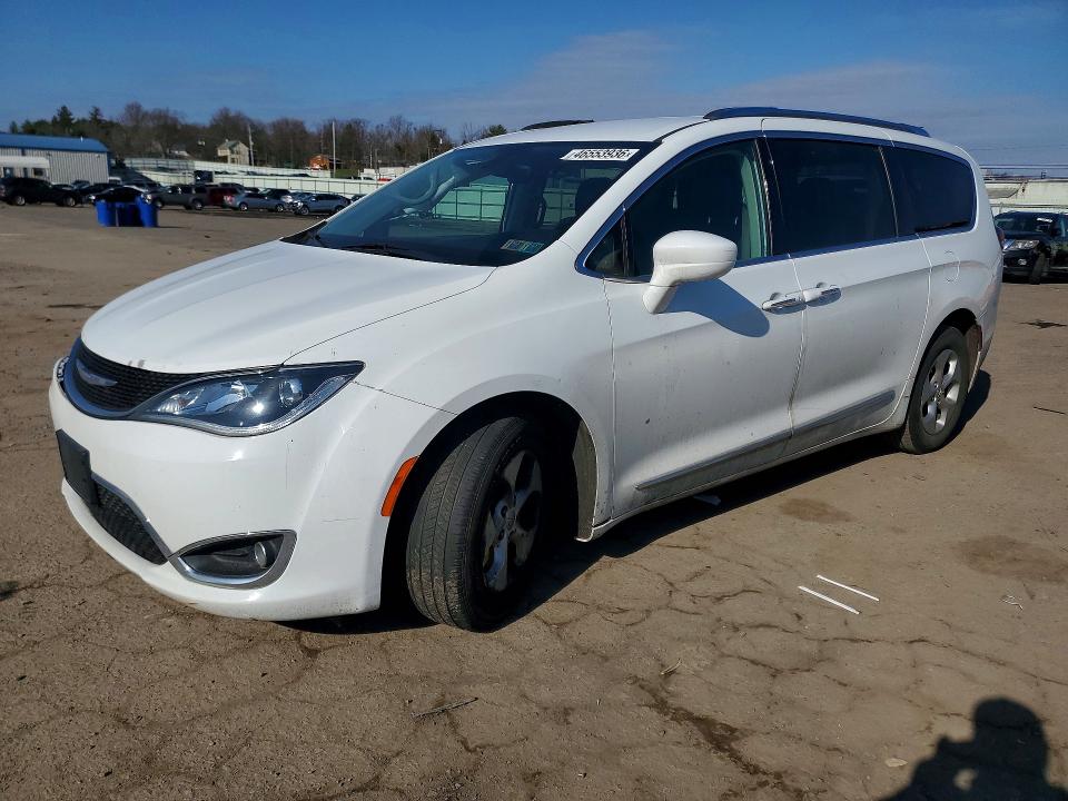 46553936 :رقم المزاد ، 2C4RC1EGXHR759668 vin ، 2017 Chrysler Pacifica مزاد بيع