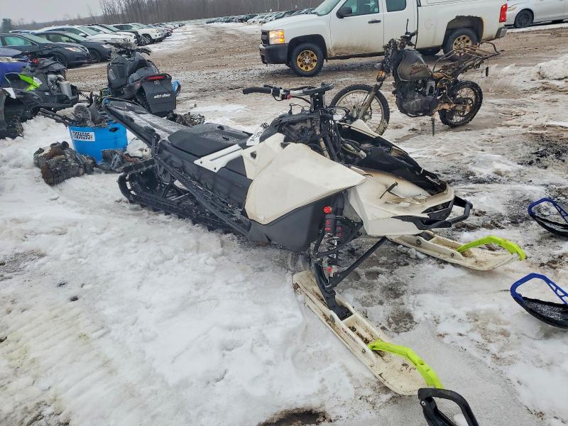 79561595 :رقم المزاد ، 2BPSVHJF8JV000015 vin ، 2018 Ski Doo Freeride 154 S-38 85 مزاد بيع