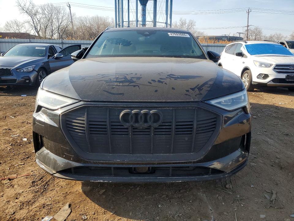 Продажа на аукционе авто 2019 Audi E-tron, vin: WA1VABGE9KB017011, номер лота: 47693086