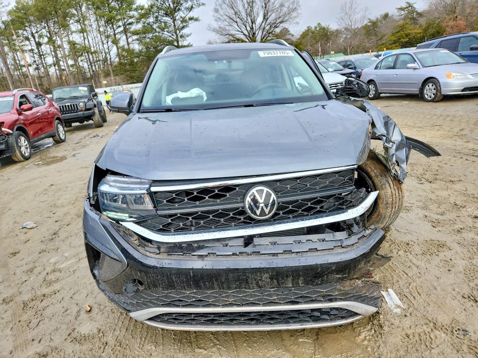 Продажа на аукционе авто 2022 Volkswagen Taos, vin: 3VVWX7B24NM039712, номер лота: 79837785