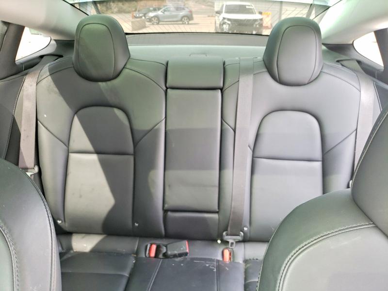 41717966 :رقم المزاد ، 5YJ3E1EB8JF119318 vin ، 2018 Tesla Model 3 مزاد بيع