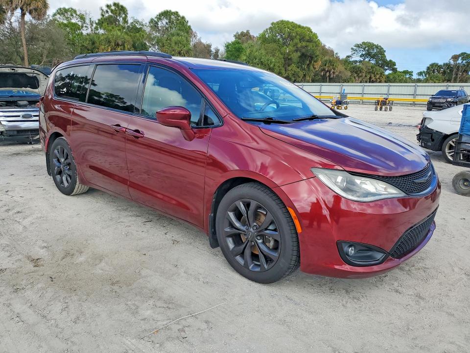 2019 Chrysler Pacifica მანქანა იყიდება აუქციონზე, vin: 2C4RC1FG1KR733062, აუქციონის ნომერი: 79012455