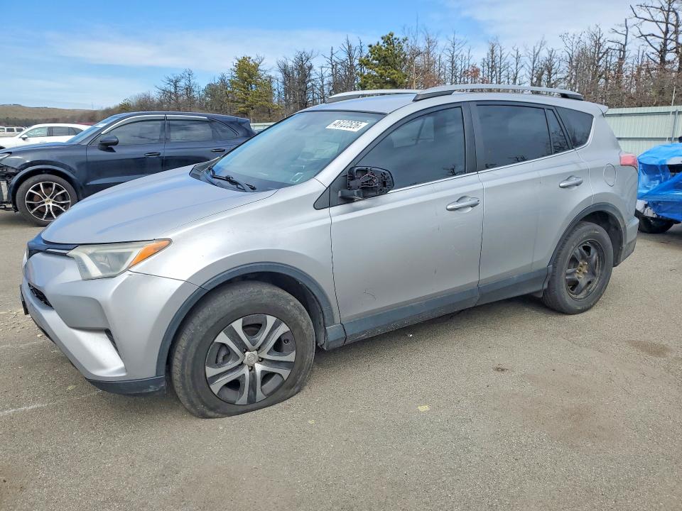46122526 :رقم المزاد ، 2T3BFREV0JW729984 vin ، 2018 Toyota Rav4 مزاد بيع