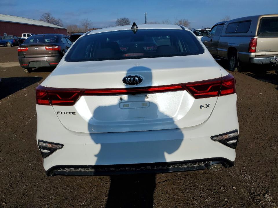 2020 Kia Forte მანქანა იყიდება აუქციონზე, vin: 3KPF54ADXLE239815, აუქციონის ნომერი: 45885716