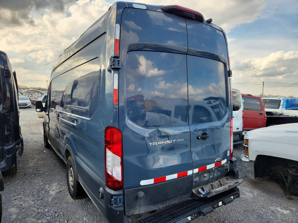 2020 Ford Transit მანქანა იყიდება აუქციონზე, vin: 1FTBR3X81LKA86715, აუქციონის ნომერი: 77085335
