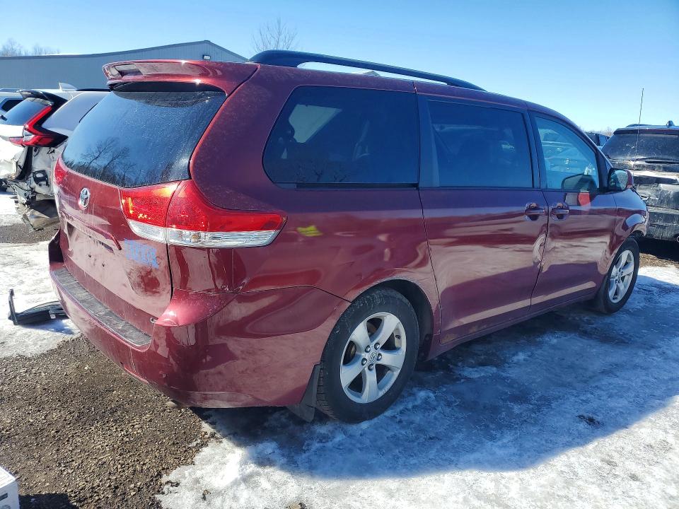 79215955 :رقم المزاد ، 5TDKK3DC3BS119010 vin ، 2011 Toyota Sienna مزاد بيع