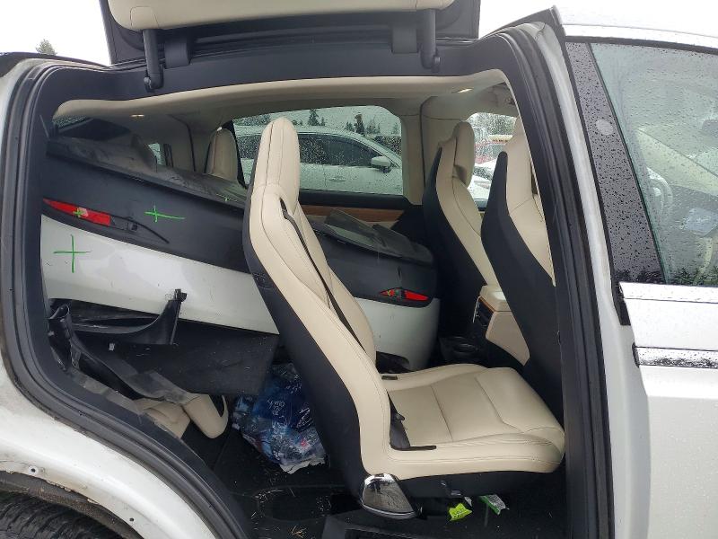 46353546 :رقم المزاد ، 5YJXCBE22JF141666 vin ، 2018 Tesla Model X مزاد بيع