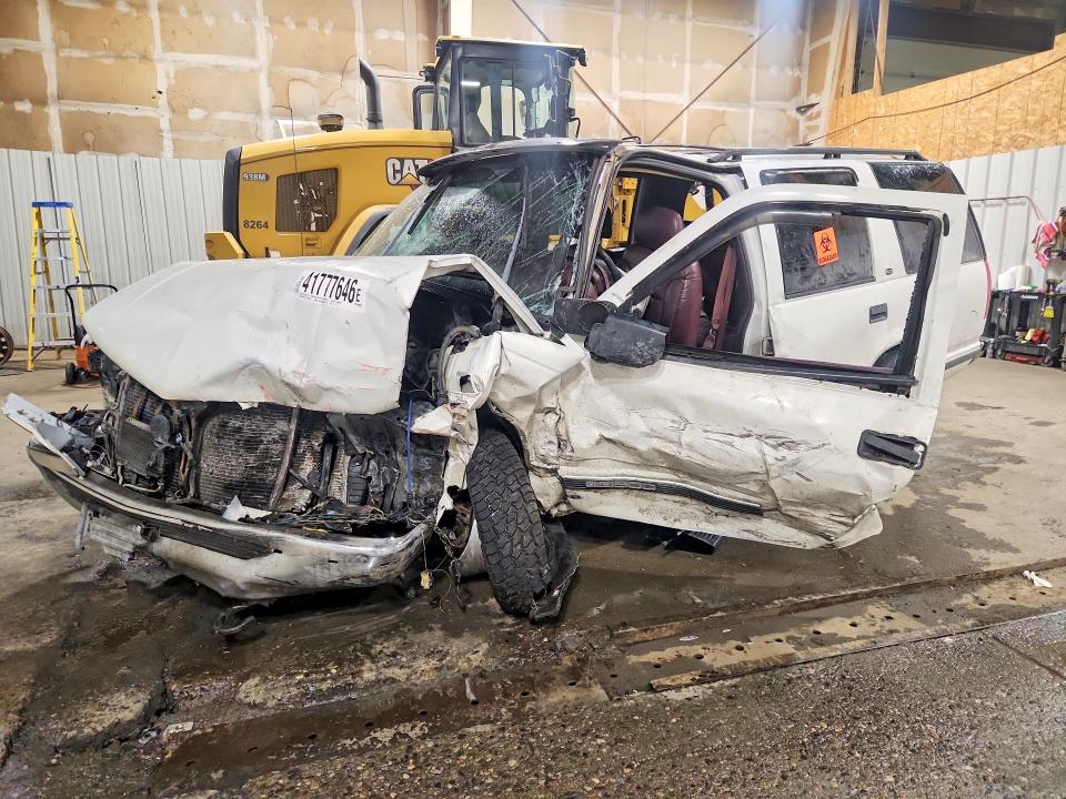 41777646 :رقم المزاد ، 1GKEK13R9XJ725251 vin ، 1999 Gmc Yukon مزاد بيع