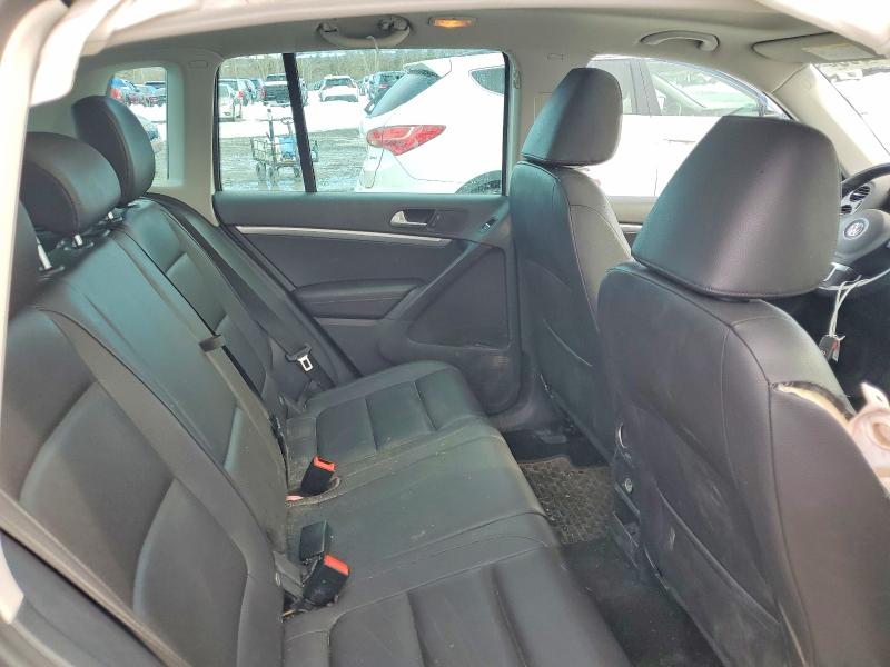 78601365 :رقم المزاد ، WVGMV7AX7HK033838 vin ، 2017 Volkswagen Tiguan مزاد بيع