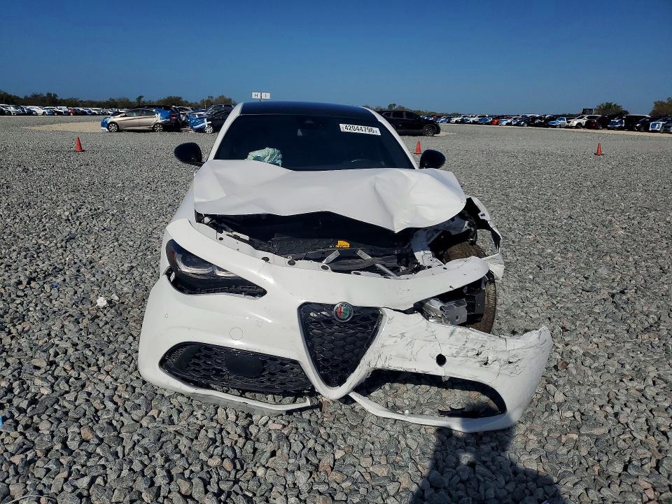 42044796 :رقم المزاد ، ZARFAMBN4R7679997 vin ، 2024 Alfa Romeo Giulia مزاد بيع