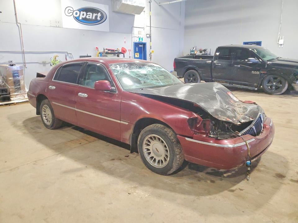 Продажа на аукционе авто 1999 Lincoln Town Car, vin: 1LNHM83W5XY680023, номер лота: 46904786