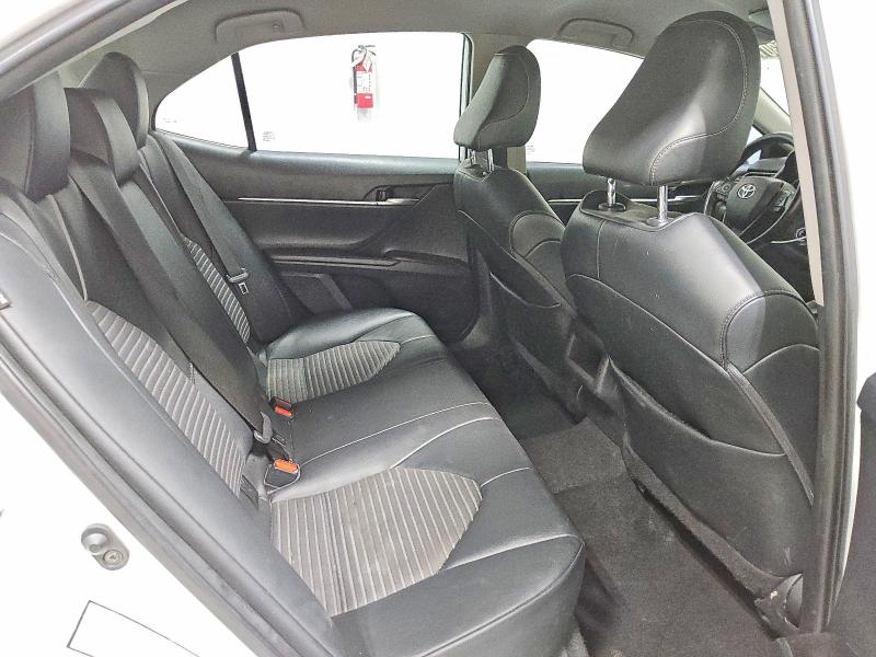 94030195 :رقم المزاد ، 4T1G11AKXMU429951 vin ، 2021 Toyota Camry مزاد بيع
