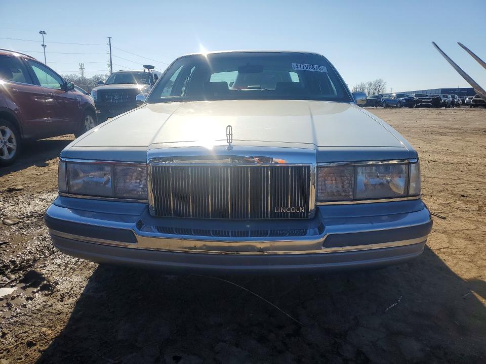 1990 Lincoln Town Car მანქანა იყიდება აუქციონზე, vin: 1LNLM83F1LY646813, აუქციონის ნომერი: 41796876