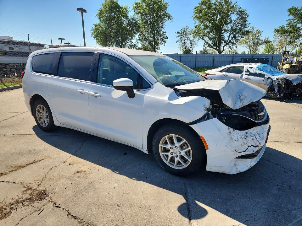 46505856 :رقم المزاد ، 2C4RC1CG2HR553621 vin ، 2017 Chrysler Pacifica مزاد بيع