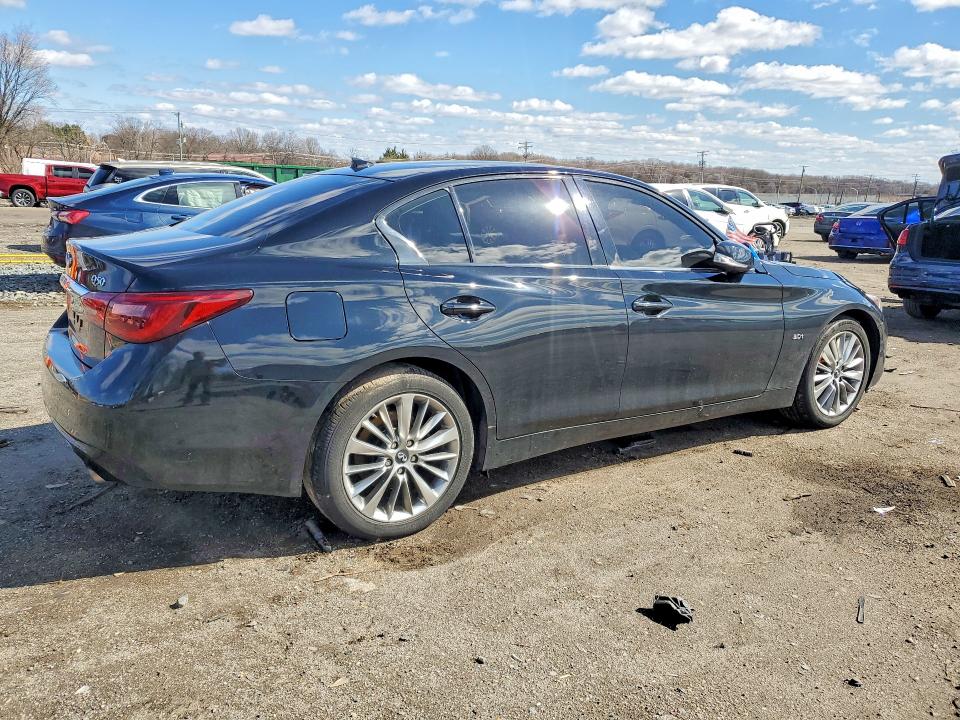 41931756 :رقم المزاد ، JN1EV7AR7JM436435 vin ، 2018 Infiniti Q50 مزاد بيع