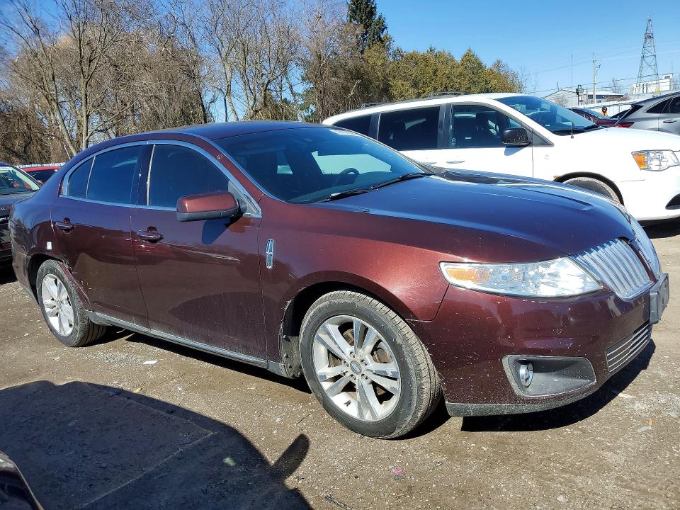 47417336 :رقم المزاد ، 1LNHL9DR0AG609715 vin ، 2010 Lincoln Townhouse Mks 4dr مزاد بيع