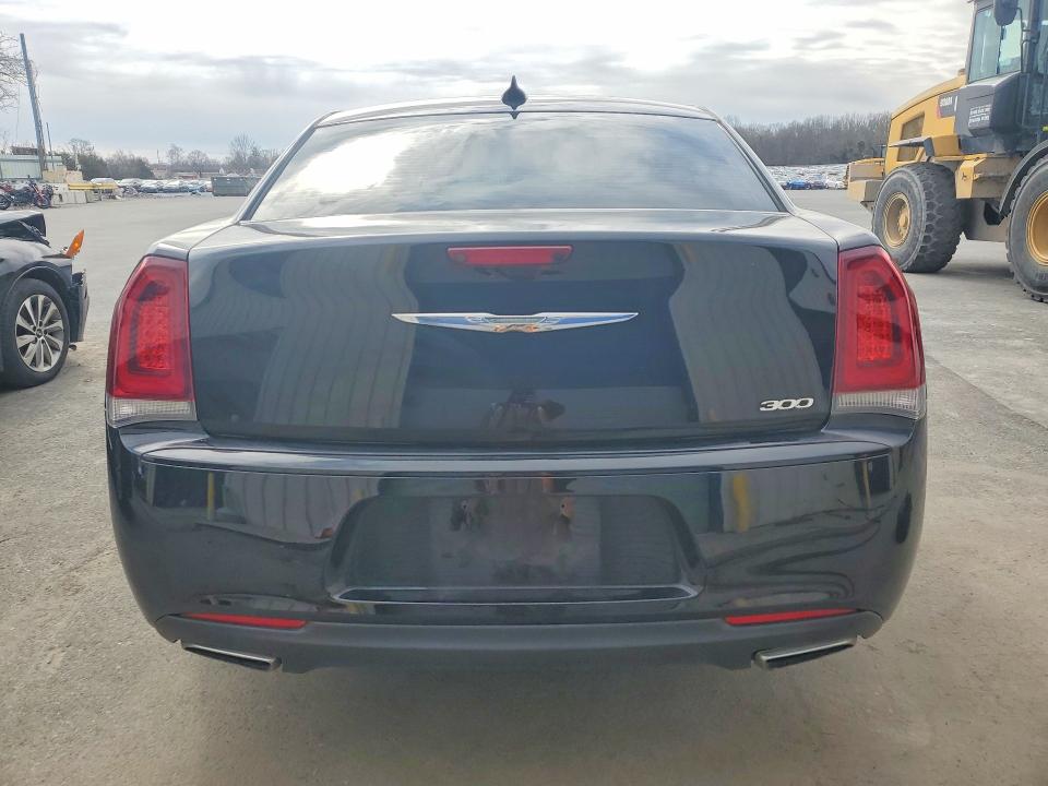 46471716 :رقم المزاد ، 2C3CCAAG1JH256199 vin ، 2018 Chrysler 300 مزاد بيع