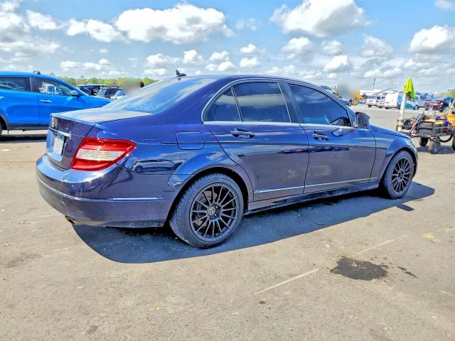 41788106 :رقم المزاد ، WDDGF54X48F041358 vin ، 2008 Mercedes-benz C مزاد بيع