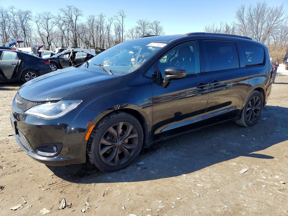 42077926 :رقم المزاد ، 2C4RC1FG3JR263390 vin ، 2018 Chrysler Pacifica مزاد بيع