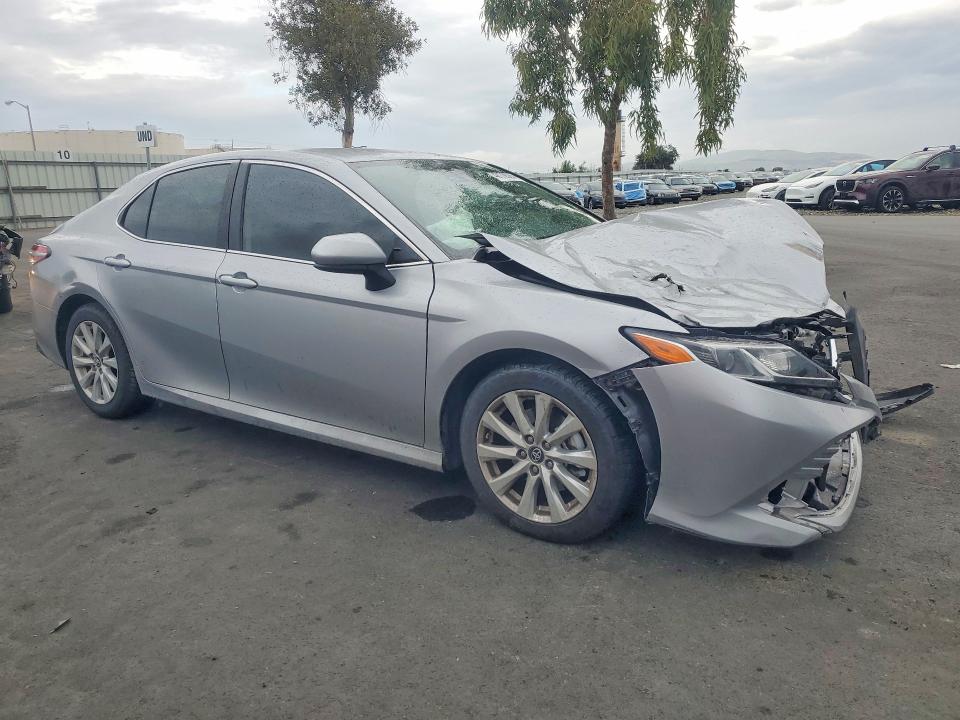 48178526 :رقم المزاد ، 4T1B11HK8KU829973 vin ، 2019 Toyota Camry مزاد بيع