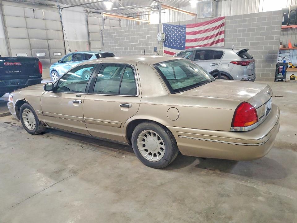 2000 Ford Crown Victoria მანქანა იყიდება აუქციონზე, vin: 2FAFP74W6YX116450, აუქციონის ნომერი: 79406095