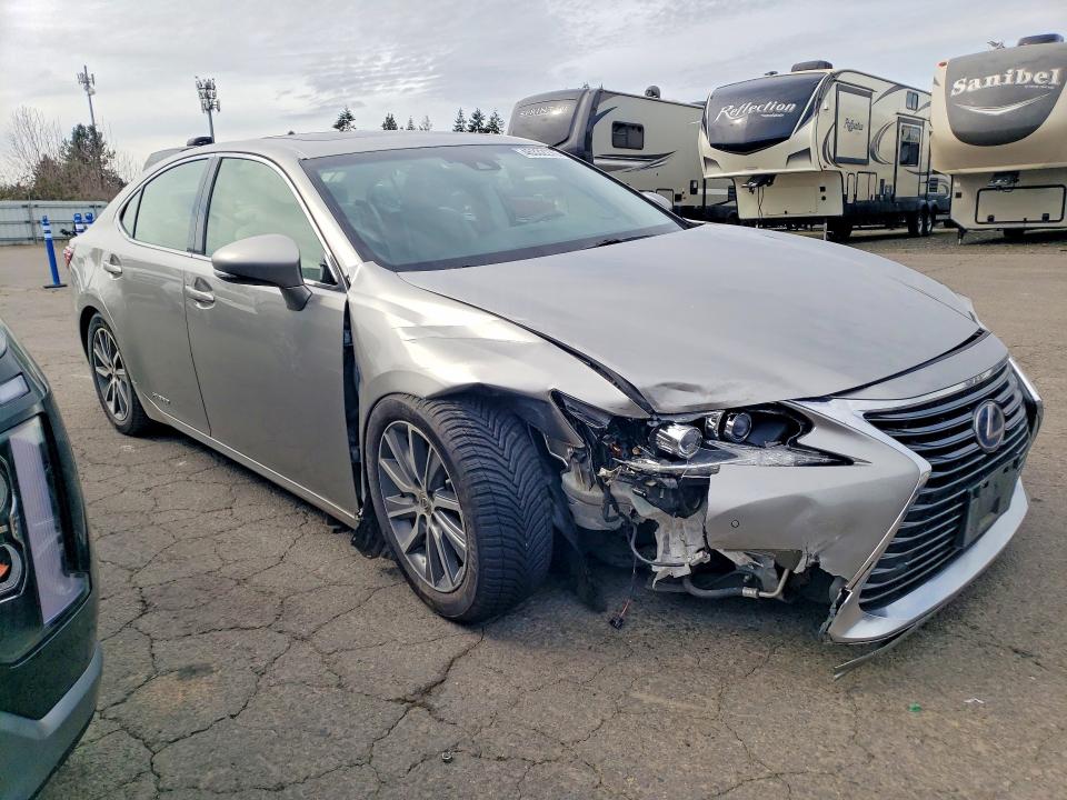 46332276 :رقم المزاد ، JTHBW1GG5J2169029 vin ، 2018 Lexus Es 300h مزاد بيع