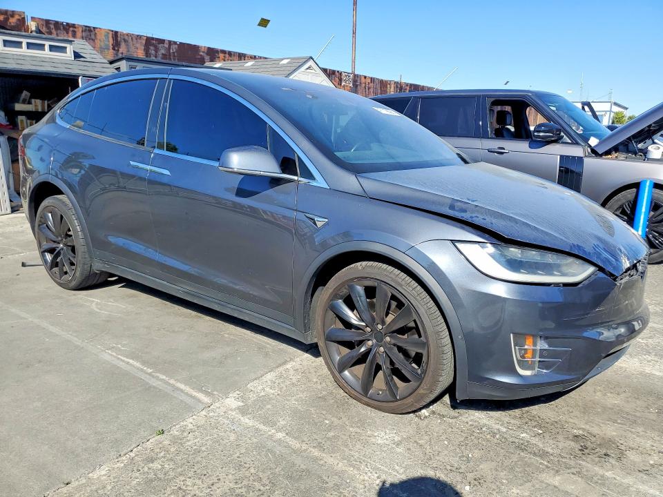 Продажа на аукционе авто 2017 Tesla Model X, vin: 5YJXCAE25HF038102, номер лота: 47119096