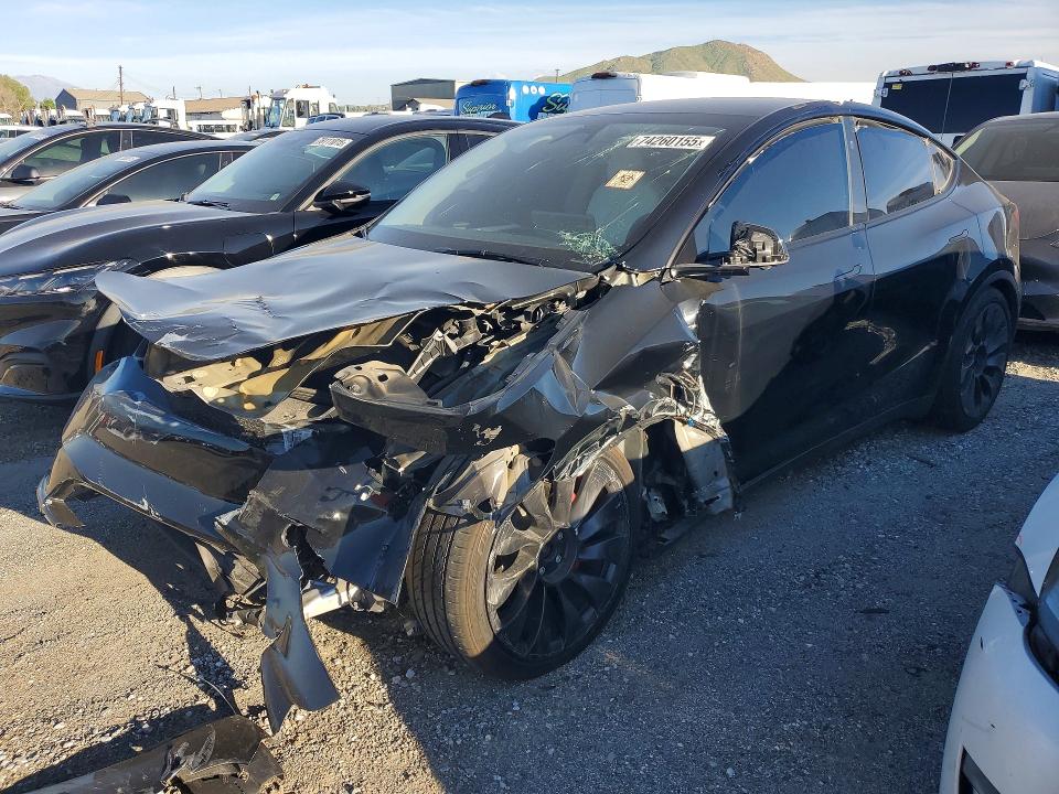 2024 Tesla Model Y მანქანა იყიდება აუქციონზე, vin: 7SAYGDEF1RF051379, აუქციონის ნომერი: 74260155