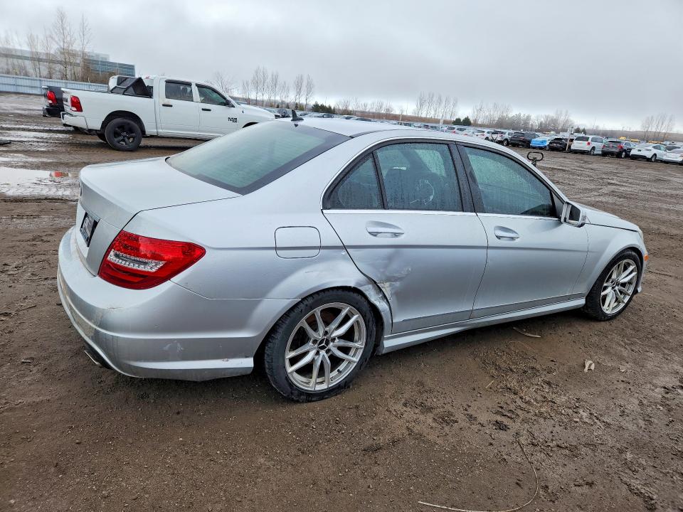 2012 Mercedes-benz C მანქანა იყიდება აუქციონზე, vin: WDDGF8FB8CF921605, აუქციონის ნომერი: 45958446