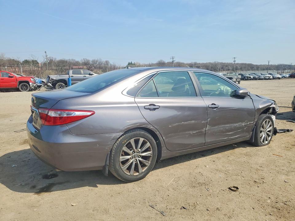 47289516 :رقم المزاد ، 4T1BF1FK5FU878056 vin ، 2015 Toyota Camry مزاد بيع