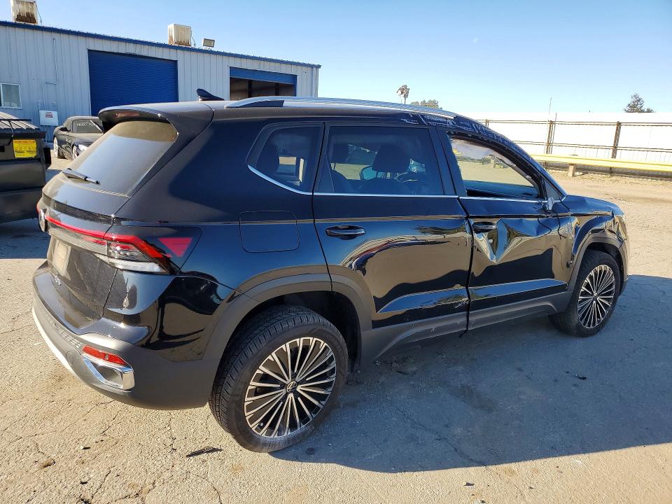41843096 :رقم المزاد ، 3VVSC7B29SM015833 vin ، 2025 Volkswagen Taos مزاد بيع