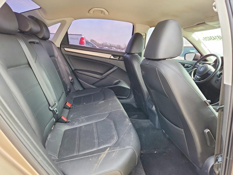 48143426 :رقم المزاد ، 1VWAT7A38FC110618 vin ، 2015 Volkswagen Passat مزاد بيع