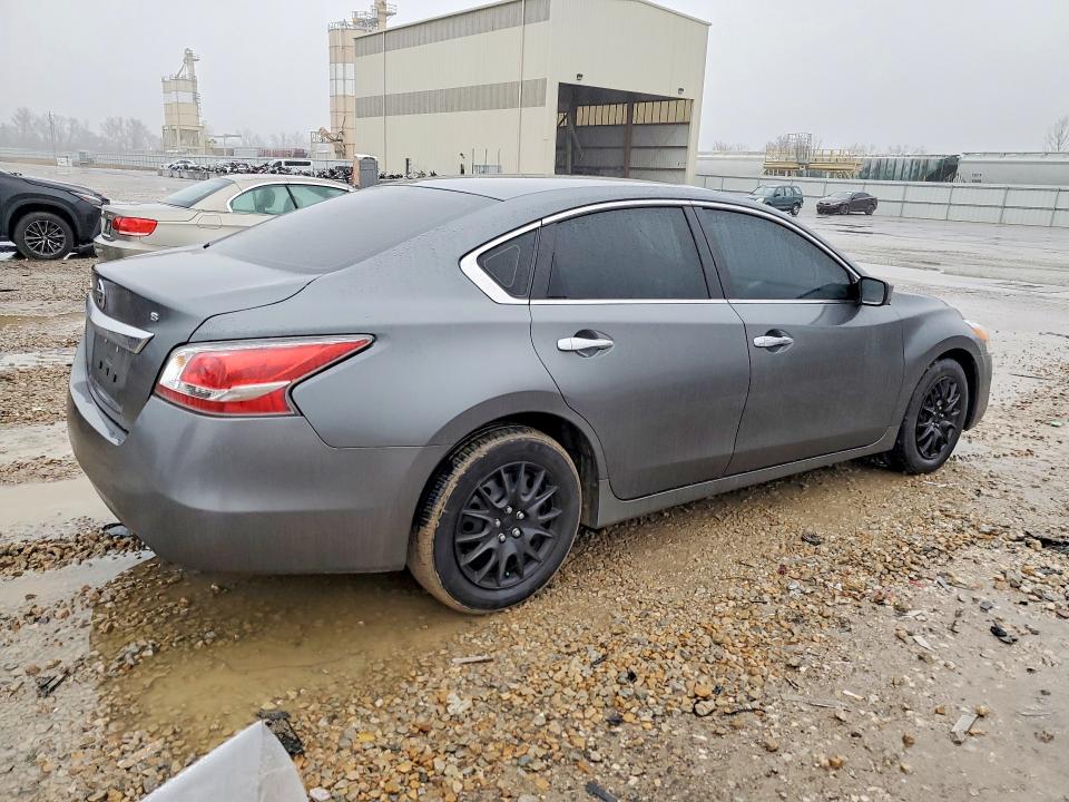 2015 Nissan Altima მანქანა იყიდება აუქციონზე, vin: 1N4AL3AP2FN351941, აუქციონის ნომერი: 79597655