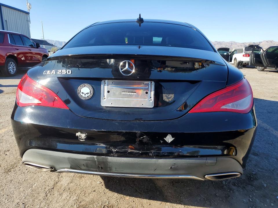 47134156 :رقم المزاد ، WDDSJ4EB2JN511131 vin ، 2018 Mercedes-benz Cla مزاد بيع