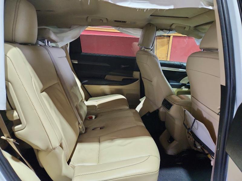Продажа на аукционе авто 2019 Toyota Highlander, vin: 5TDJZRFH7KS572744, номер лота: 47215166