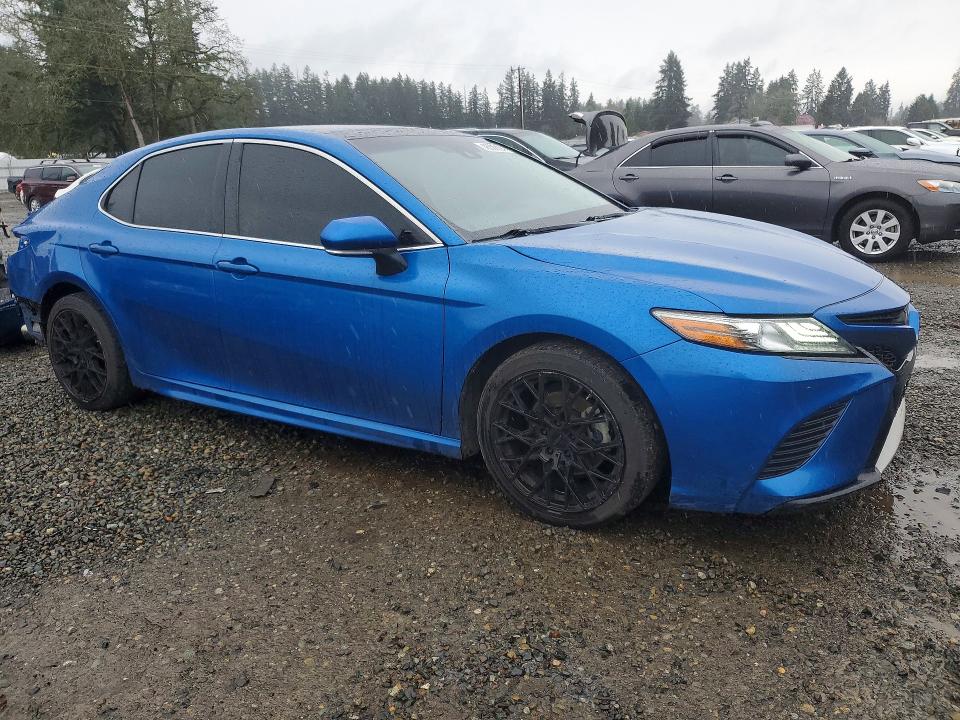 46529106 :رقم المزاد ، 4T1BZ1HK3JU003829 vin ، 2018 Toyota Camry مزاد بيع