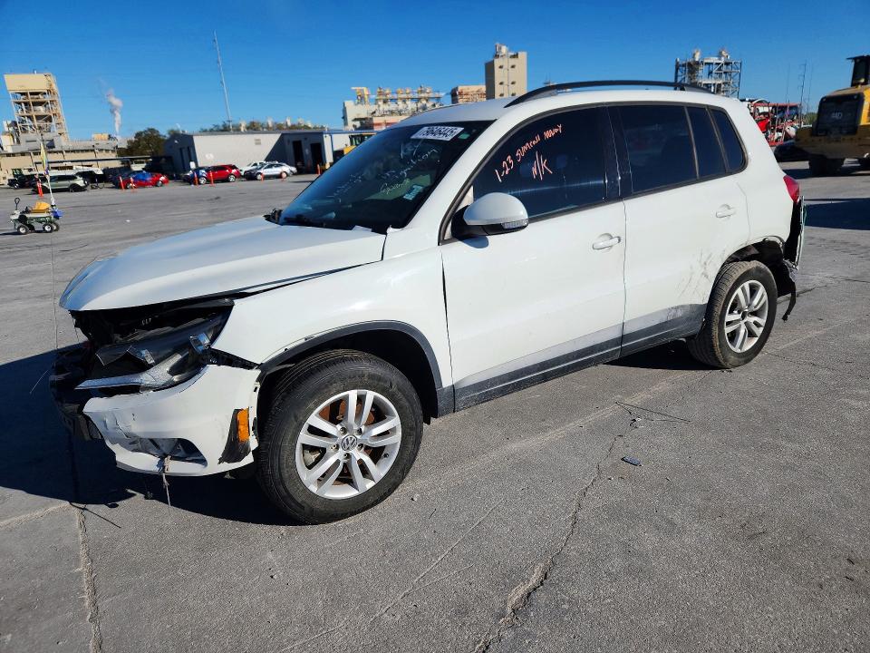 2015 Volkswagen Tiguan მანქანა იყიდება აუქციონზე, vin: WVGAV7AX3FW542995, აუქციონის ნომერი: 79646445