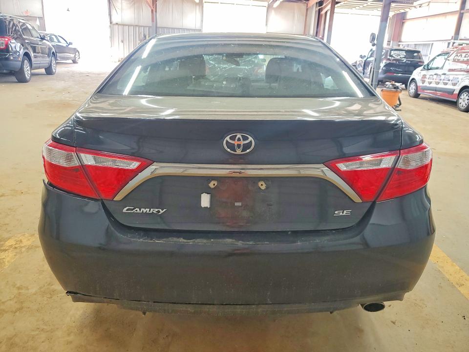 41968736 :رقم المزاد ، 4T1BF1FK4FU013708 vin ، 2015 Toyota Camry مزاد بيع
