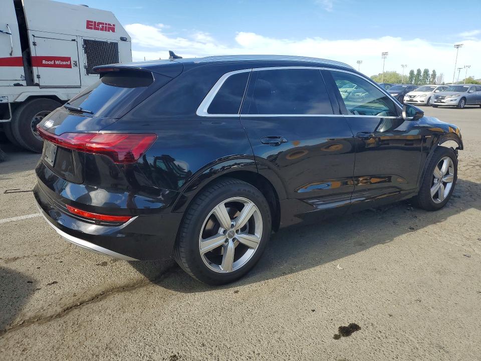 2019 Audi E-tron მანქანა იყიდება აუქციონზე, vin: WA1LABGE3KB016671, აუქციონის ნომერი: 48142156