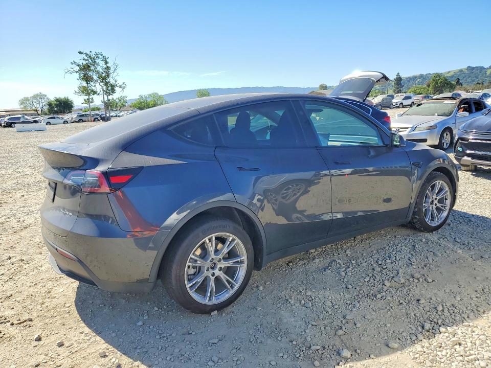 Продажа на аукционе авто 2024 Tesla Model Y, vin: 7SAYGDEE5RF031577, номер лота: 47061376