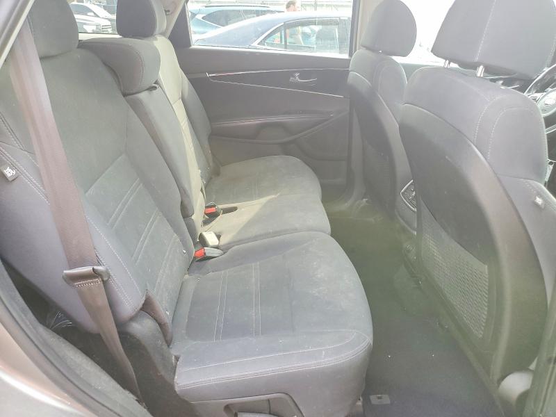 46811966 :رقم المزاد ، 5XYPGDA39JG415212 vin ، 2018 Kia Sorento مزاد بيع
