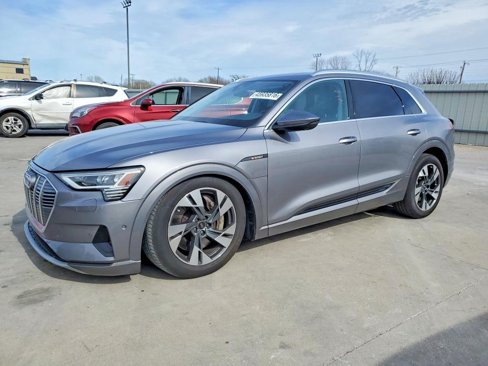45935816 :رقم المزاد ، WA1LAAGE7NB013299 vin ، 2022 Audi E-tron مزاد بيع