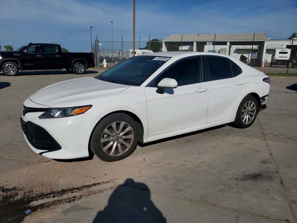 47656896 :رقم المزاد ، 4T1C11AK4LU311911 vin ، 2020 Toyota Camry مزاد بيع