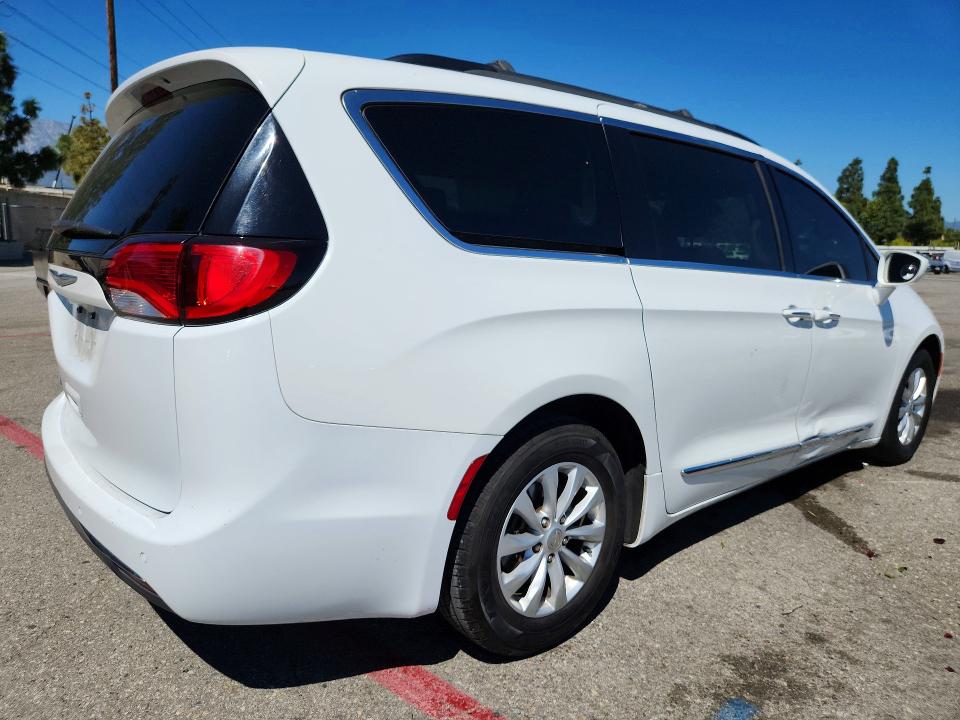 Продаж на аукціоні авто 2017 Chrysler Pacifica, vin: 2C4RC1BG4HR741204, номер лоту: 46733266