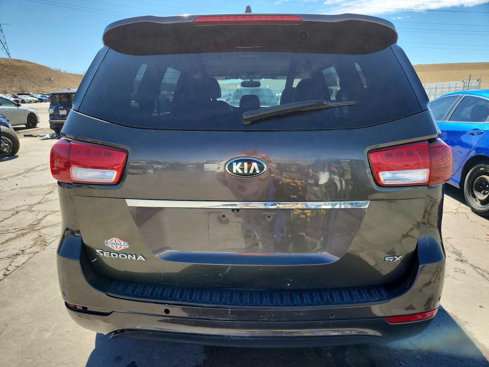 46639916 :رقم المزاد ، KNDMC5C15F6028392 vin ، 2015 Kia Sedona مزاد بيع