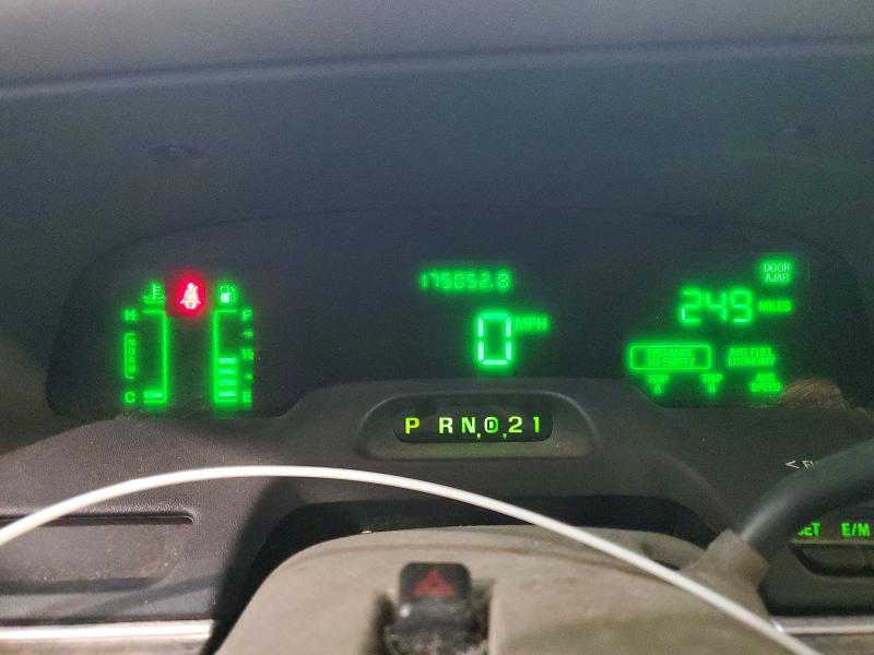 2000 Ford Crown Victoria მანქანა იყიდება აუქციონზე, vin: 2FAFP74W6YX116450, აუქციონის ნომერი: 79406095