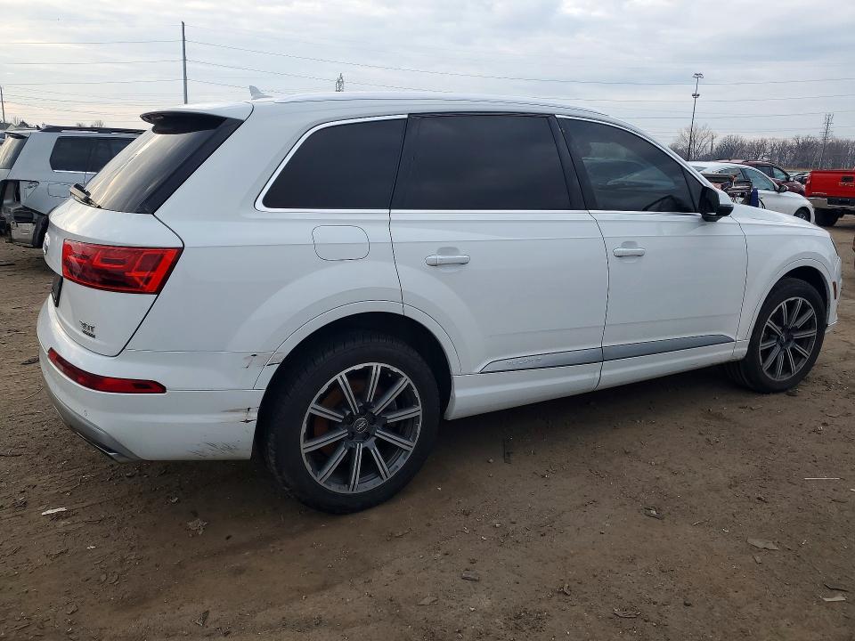 46557976 :رقم المزاد ، WA1LAAF73HD028197 vin ، 2017 Audi Q7 مزاد بيع