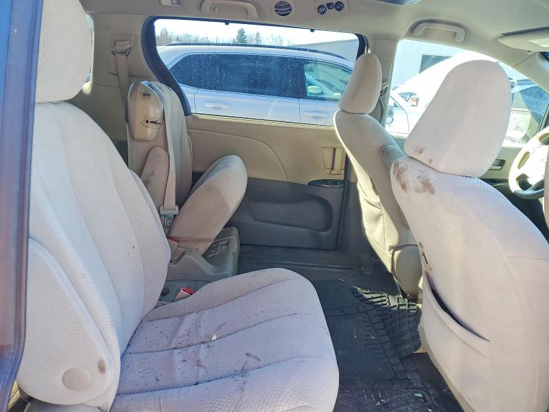 79215955 :رقم المزاد ، 5TDKK3DC3BS119010 vin ، 2011 Toyota Sienna مزاد بيع