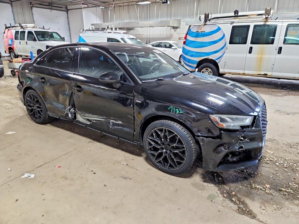 47759106 :رقم المزاد ، WAUJ8GFFXJ1022517 vin ، 2018 Audi A3 مزاد بيع