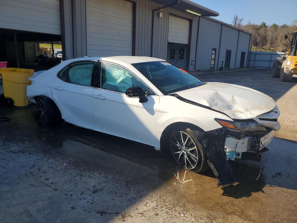 41669926 :رقم المزاد ، 4T1G11AK6NU073192 vin ، 2022 Toyota Camry مزاد بيع